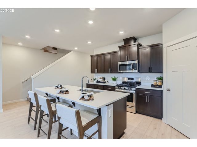 5737 Basalt Ct, Springfield, OR 97478
