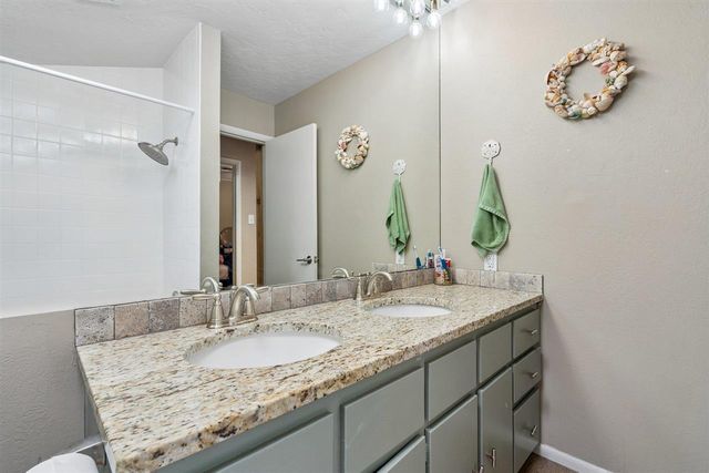211 Ketch Creek Dr, Lawton, OK 73507
