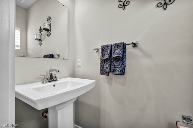7203 Stonegate Circle NE, Canton, OH 44721