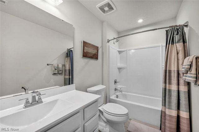 7203 Stonegate Circle NE, Canton, OH 44721