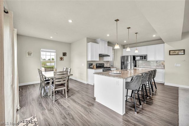 7203 Stonegate Circle NE, Canton, OH 44721