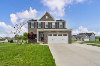 7203 Stonegate Circle NE, Canton, OH 44721