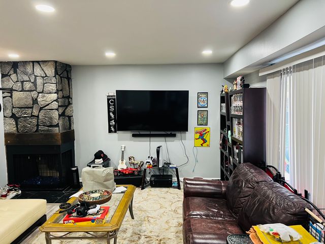 2068 Leeward Lane, Hanover Park, IL 60133