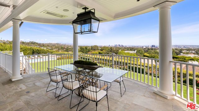 1676 Alta Mura Road, Pacific Palisades (los Angeles), CA 90272