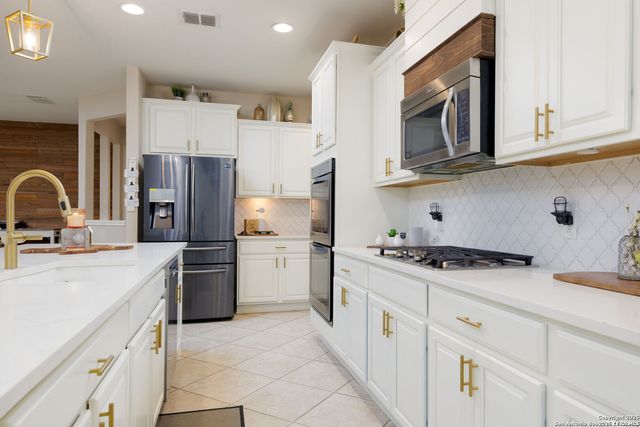 12027 HUNT EST, San Antonio, TX 78253