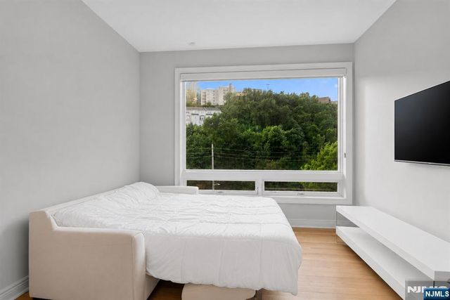 3 Somerset Lane 500, Edgewater, NJ 07020