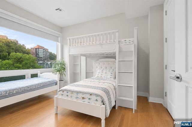 3 Somerset Lane 500, Edgewater, NJ 07020