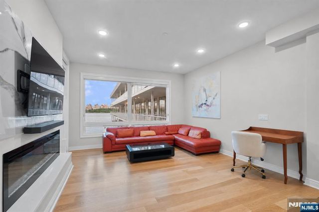 3 Somerset Lane 500, Edgewater, NJ 07020