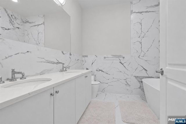 3 Somerset Lane 500, Edgewater, NJ 07020