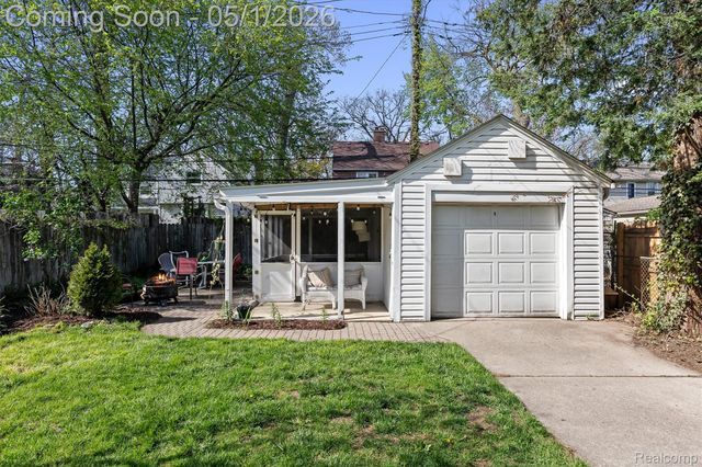 580 W Lewiston Avenue, Ferndale, MI 48220