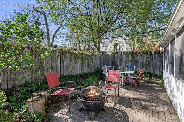 580 W Lewiston Avenue, Ferndale, MI 48220