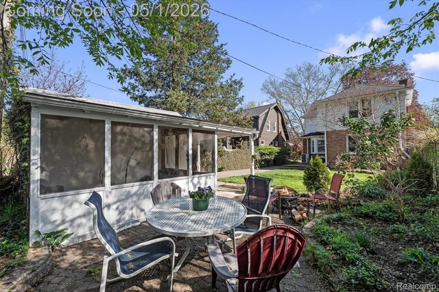 580 W Lewiston Avenue, Ferndale, MI 48220