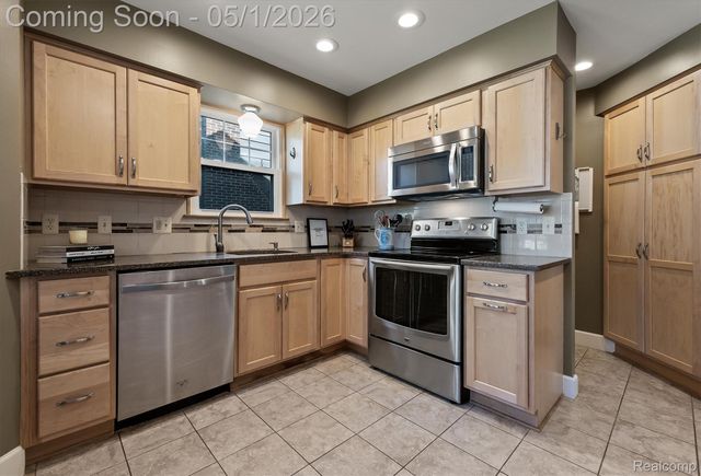 580 W Lewiston Avenue, Ferndale, MI 48220