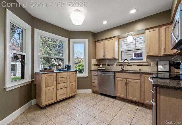 580 W Lewiston Avenue, Ferndale, MI 48220