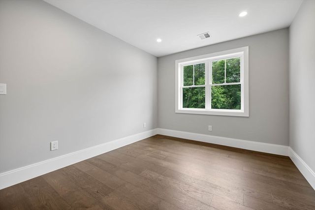 5 Milk St, Natick, MA 01760