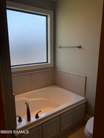 102 Meadow Gate Drive, Lafayette, LA 70508