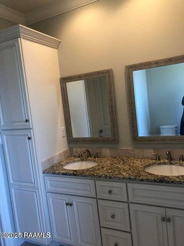 102 Meadow Gate Drive, Lafayette, LA 70508