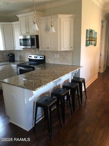 102 Meadow Gate Drive, Lafayette, LA 70508