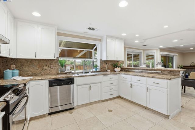 1414 Columbine Way, Livermore, CA 94551