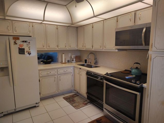 3001 NW 46th Avenue 301, Lauderdale Lakes, FL 33313