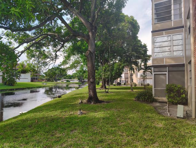 3001 NW 46th Avenue 301, Lauderdale Lakes, FL 33313