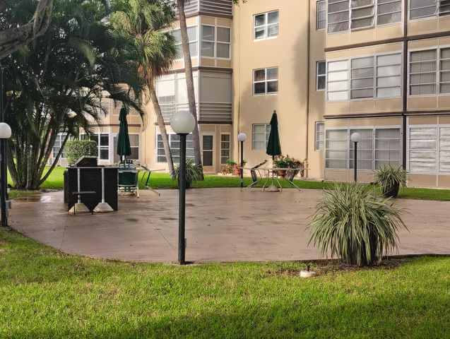 3001 NW 46th Avenue 301, Lauderdale Lakes, FL 33313