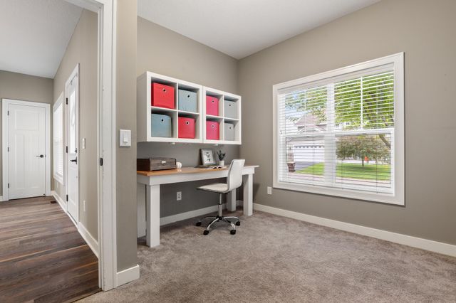 9060 Degler Circle, Chanhassen, MN 55317