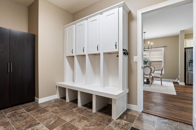 9060 Degler Circle, Chanhassen, MN 55317