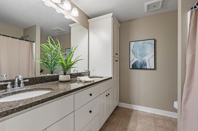 9060 Degler Circle, Chanhassen, MN 55317