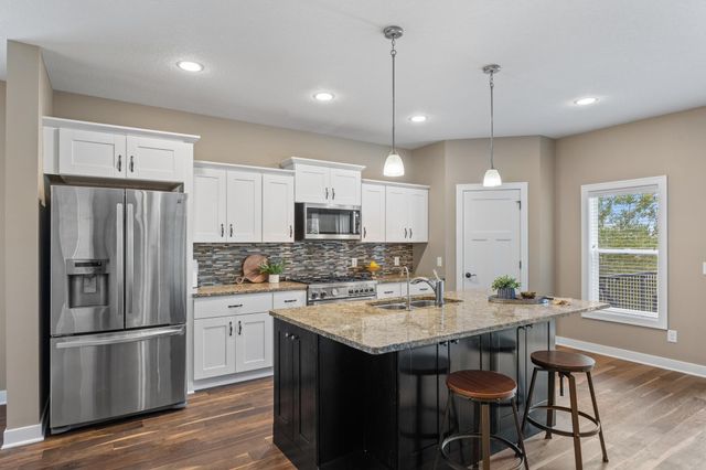 9060 Degler Circle, Chanhassen, MN 55317