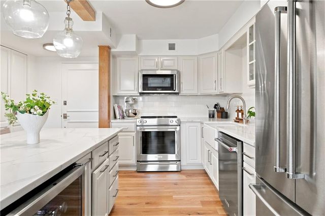 4545 Wornall Road 609, Kansas City, MO 64111