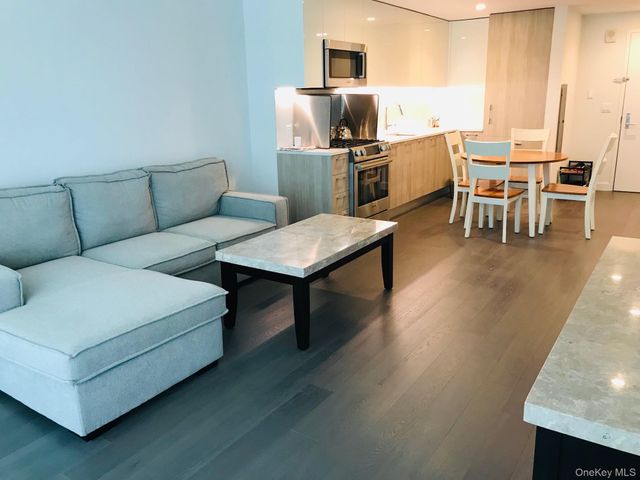13103 40th Road 15H, Flushing, NY 11354