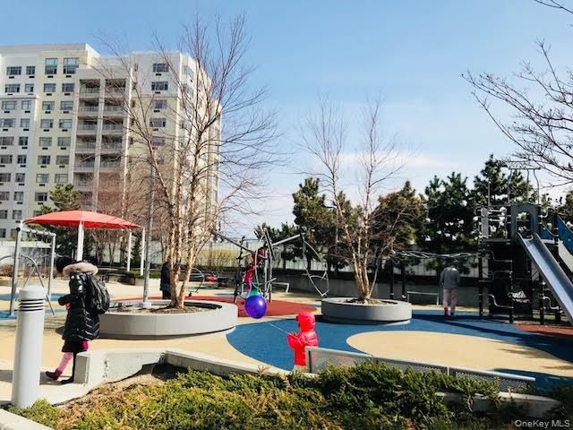 13103 40th Road 15H, Flushing, NY 11354