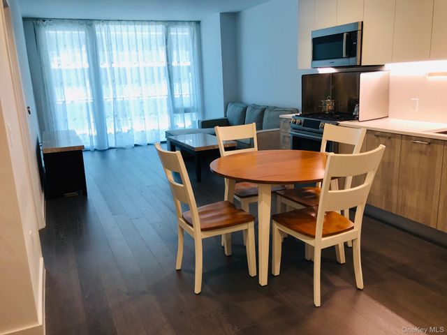 13103 40th Road 15H, Flushing, NY 11354