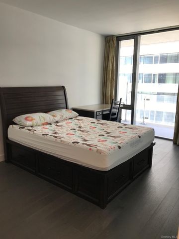 13103 40th Road 15H, Flushing, NY 11354
