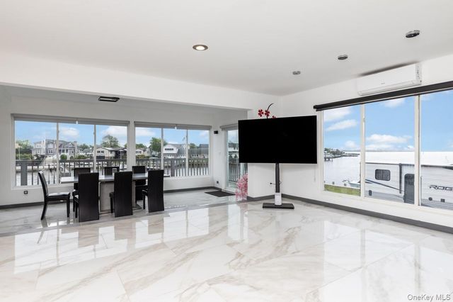 200 Clocks Boulevard, Massapequa, NY 11758