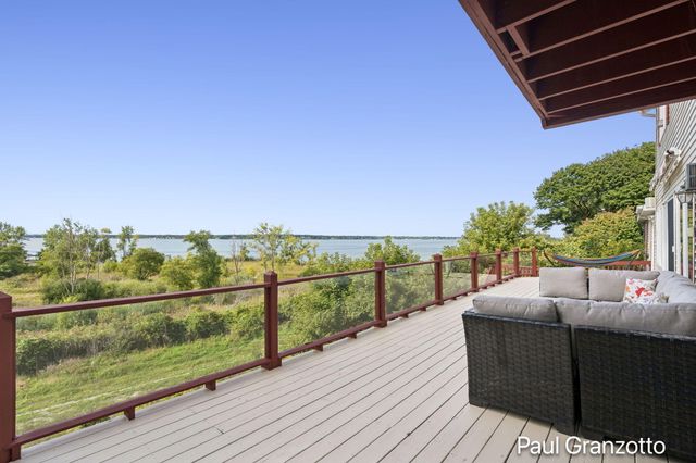 1524 Lakeshore Drive, Muskegon, MI 49441