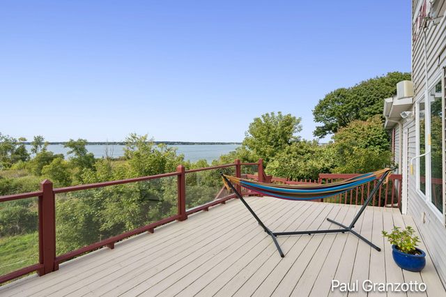 1524 Lakeshore Drive, Muskegon, MI 49441