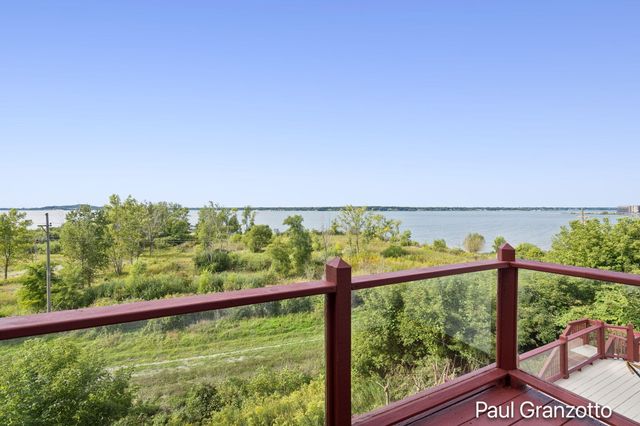 1524 Lakeshore Drive, Muskegon, MI 49441