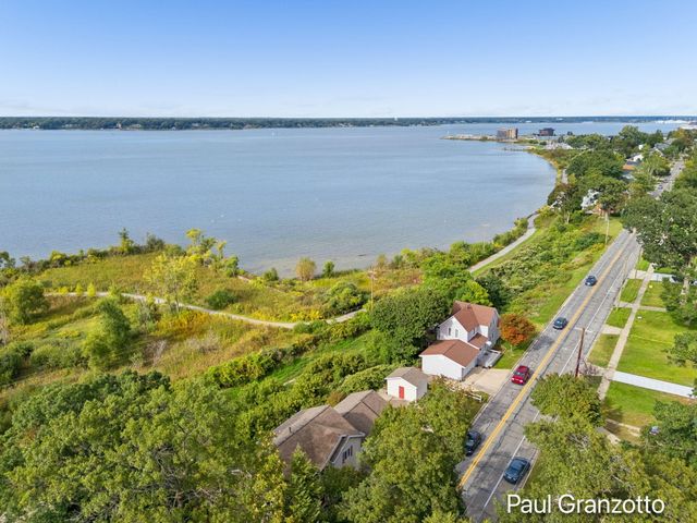 1524 Lakeshore Drive, Muskegon, MI 49441