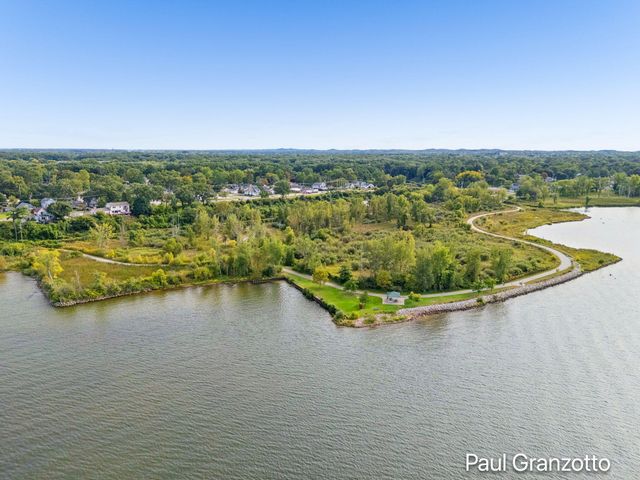 1524 Lakeshore Drive, Muskegon, MI 49441