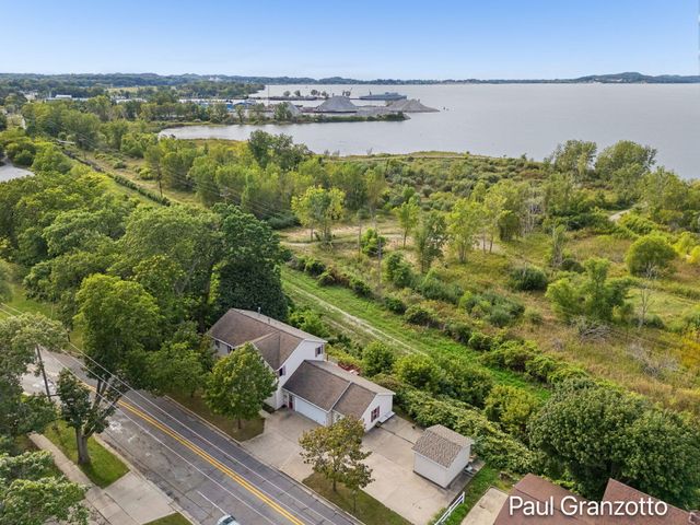 1524 Lakeshore Drive, Muskegon, MI 49441