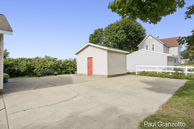 1524 Lakeshore Drive, Muskegon, MI 49441