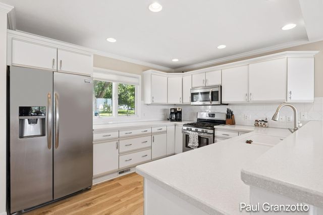 1524 Lakeshore Drive, Muskegon, MI 49441