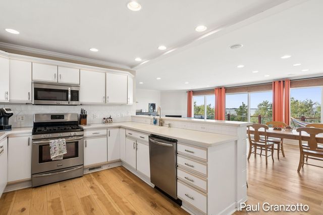 1524 Lakeshore Drive, Muskegon, MI 49441