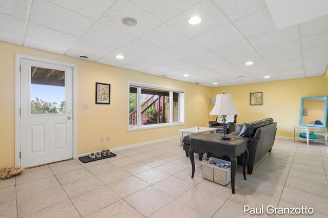 1524 Lakeshore Drive, Muskegon, MI 49441