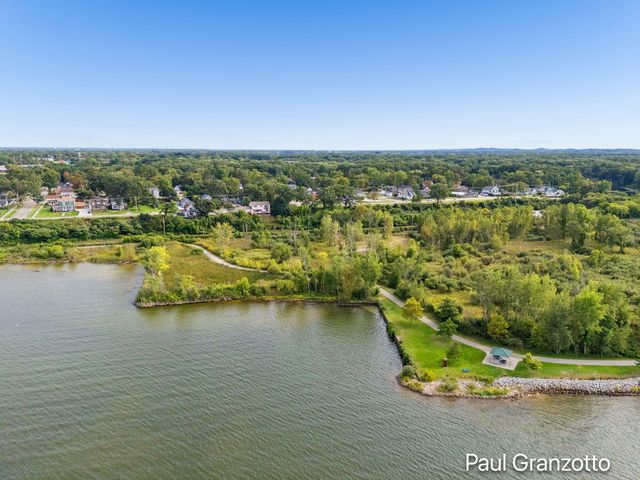 1524 Lakeshore Drive, Muskegon, MI 49441