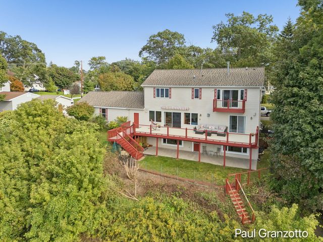 1524 Lakeshore Drive, Muskegon, MI 49441