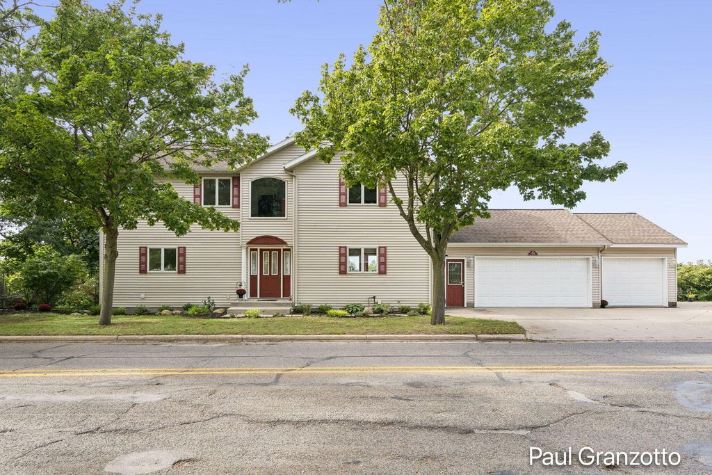 1524 Lakeshore Drive, Muskegon, MI 49441