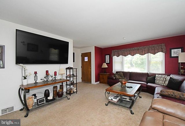 551 WALTER RD, Warminster, PA 18974